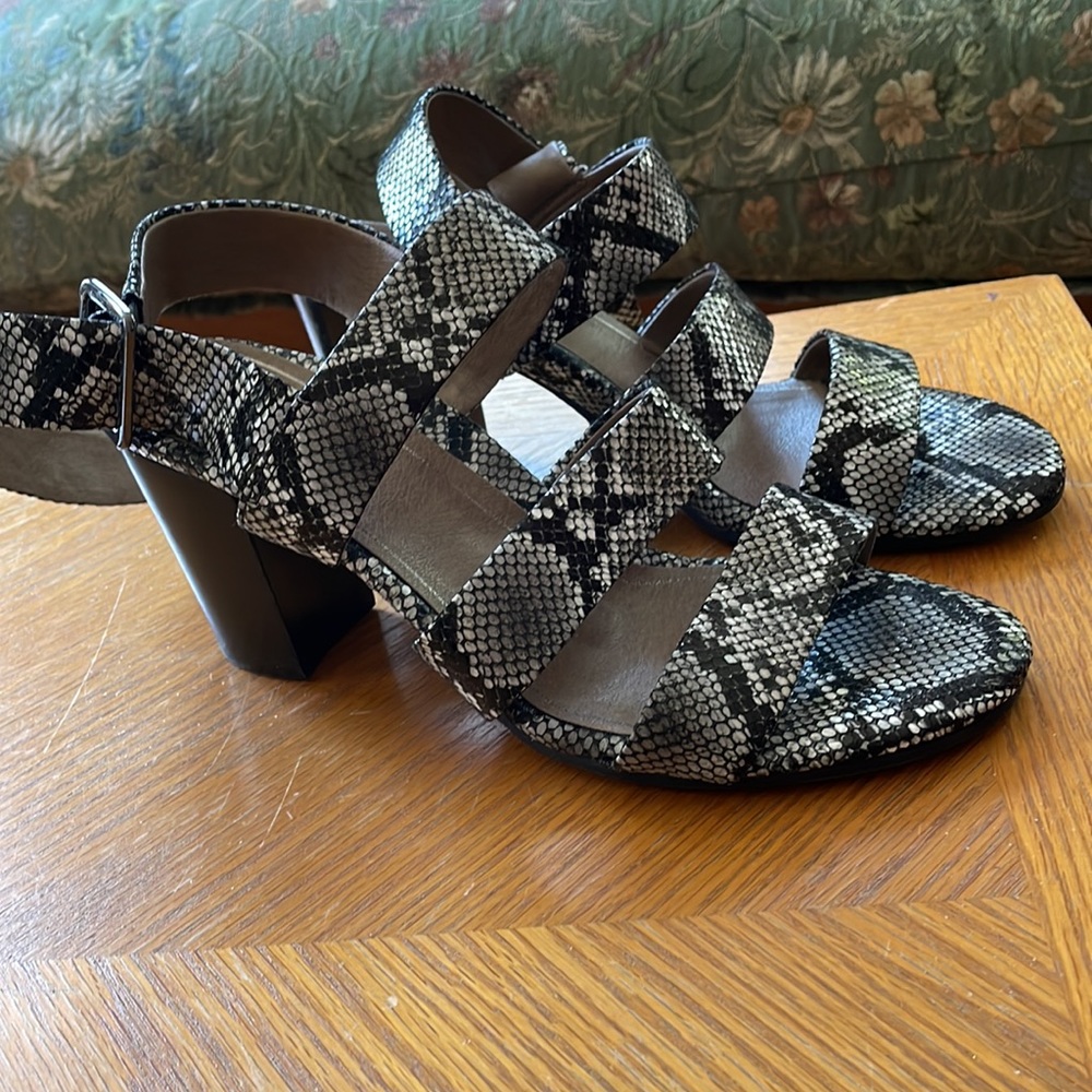 Bionic high heeled sandals.